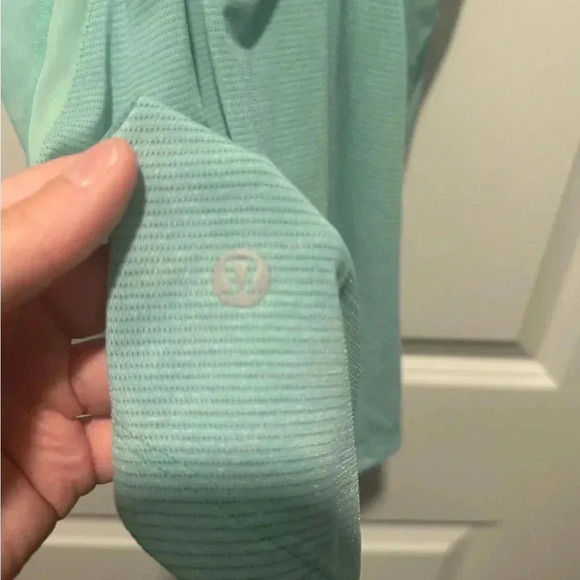 Lululemon Run Off-Route Tank
Heathered Washed Marsh / Washed Marsh - Picture 6 of 8